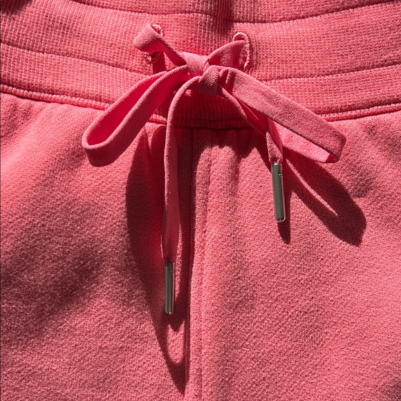 Lululemon Scuba High-Rise Short 5" - Picture 3 of 14